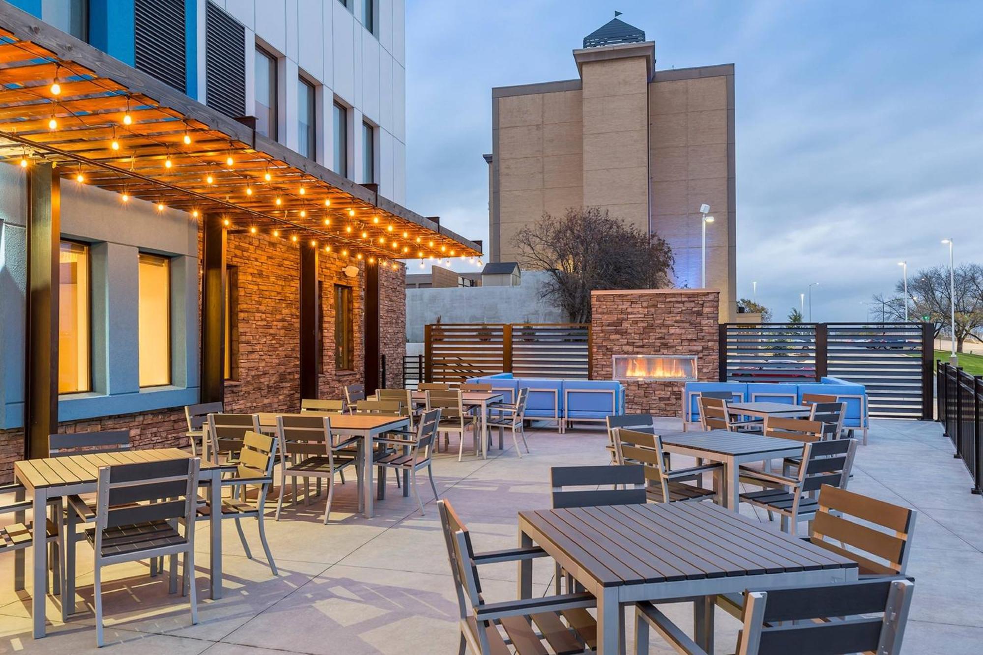 Fairfield Inn & Suites By Marriott Des Moines Downtown Exterior photo